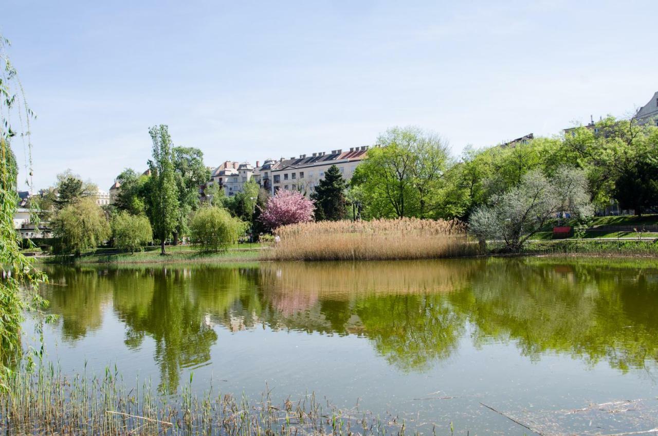 Lakeside Residences Apartman *