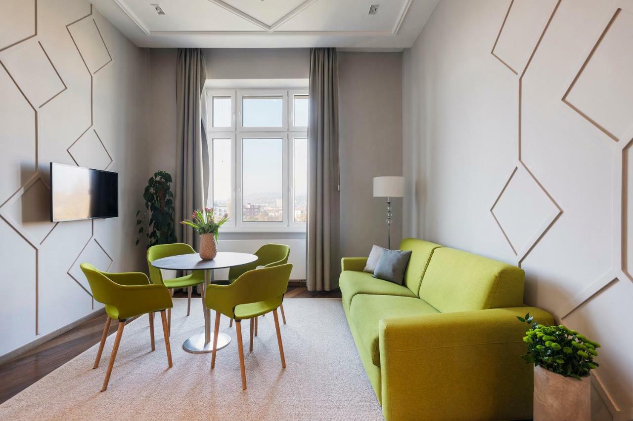 Lakeside Residences Apartman *